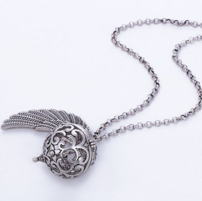 Angel wings necklace
